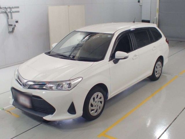 30663 Toyota Corolla fielder NRE161G 2018 г. (CAA Chubu)